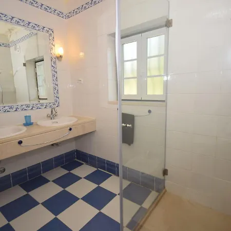 Villa Luxurious In Caldas Da Rainha With Swimming Pool